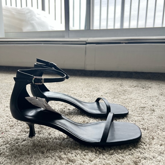Mango Elegant Black Heeled Sandals. Size 8 - Picture 3 of 5